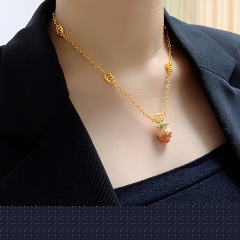 G*u*i necklaces
